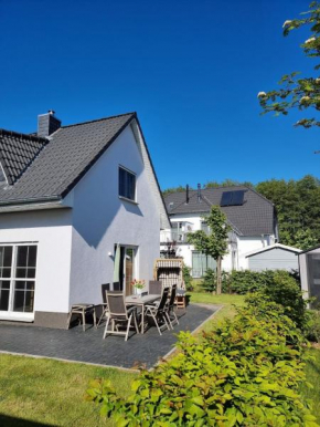 Gemütliches Ferienhaus mit Sauna am Kurpark gelegen und nur 350 Meter vom Strand entfernt, Breege